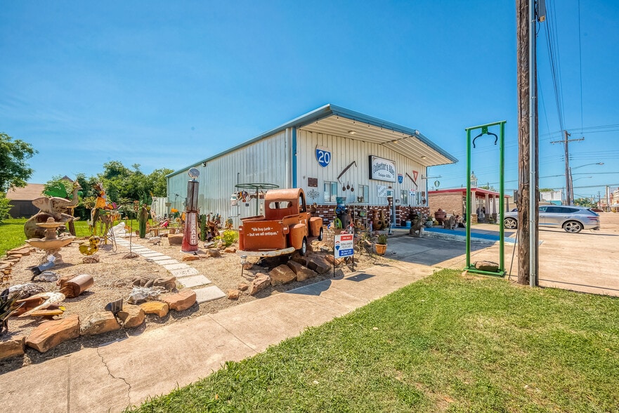 More Photos Of 210 N Houston, Wharton Freestanding For Sale