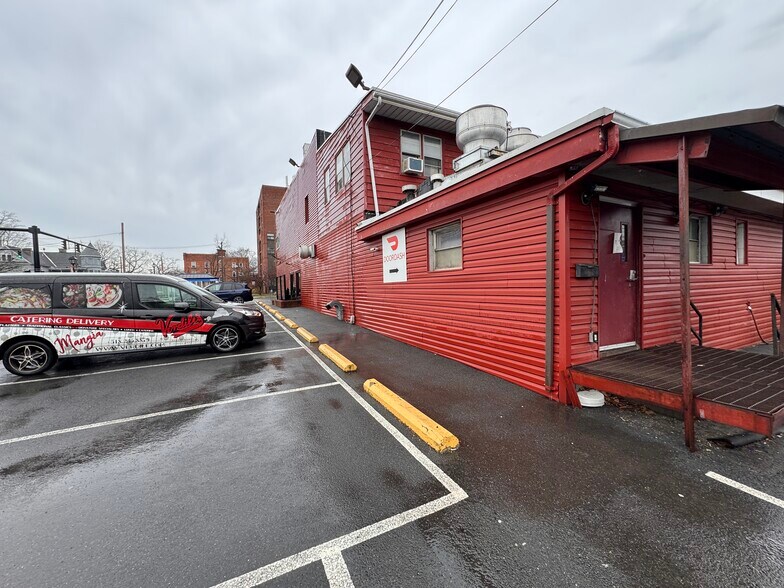 More Photos Of 572 2nd Ave, Troy Restaurant For Sale