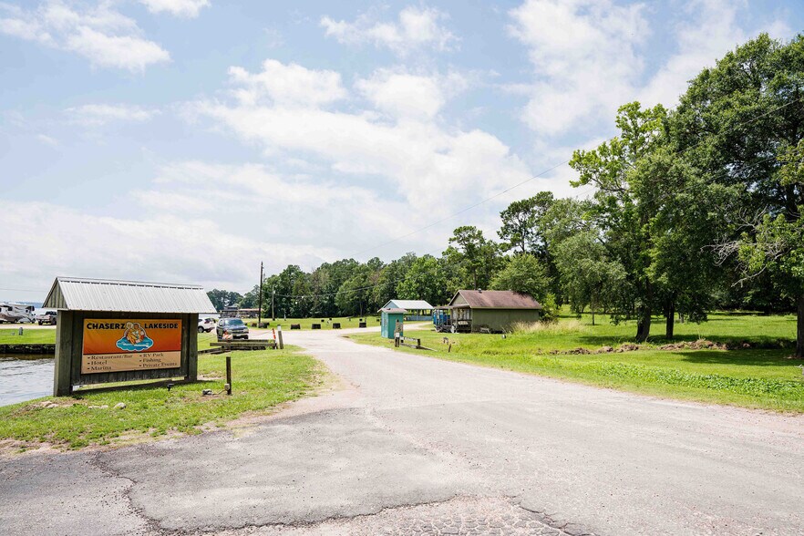 More Photos Of 371 Navaho Trl, Onalaska Hotel For Sale