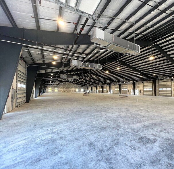 More Photos Of 3933 Tollhouse Dr, Naples Warehouse For Sale