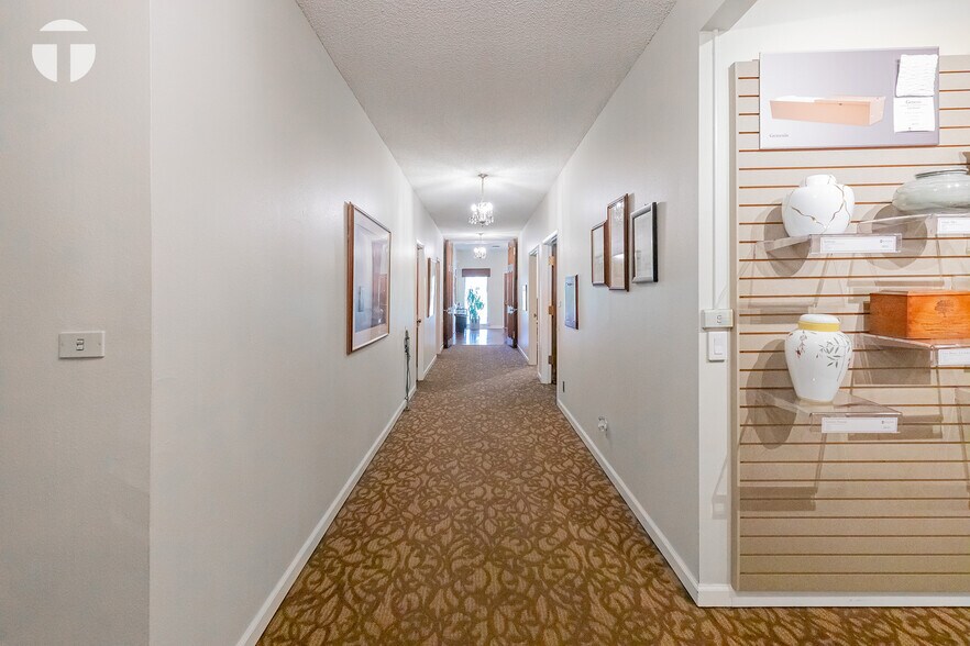 More Photos Of 2685 Riverside Blvd, Sacramento Funeral Home For Sale