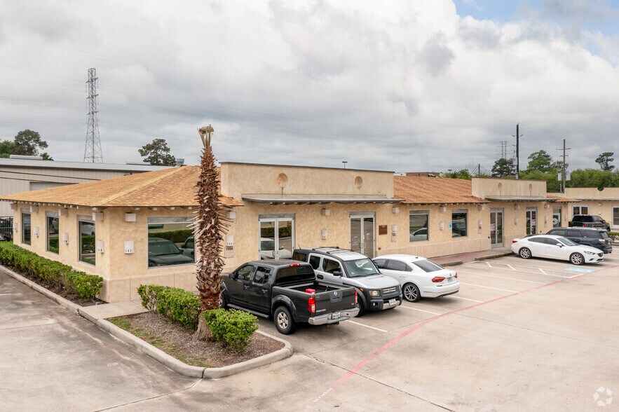 Primary Photo Of 25329 Budde Rd, The Woodlands Medical For Sale