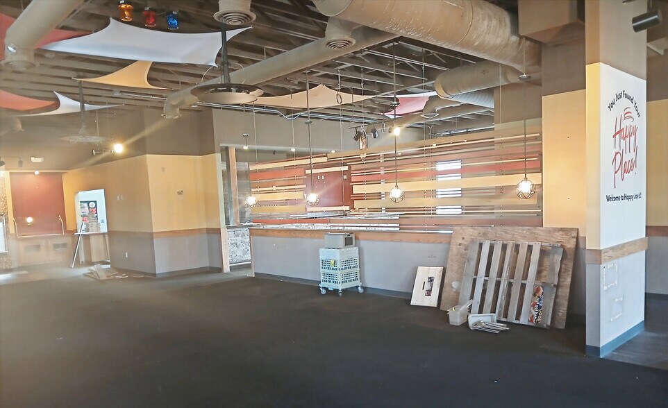 More Photos Of 1727 N Henderson St, Galesburg Restaurant For Sale