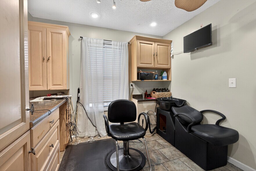 More Photos Of 4849 Mercer University Dr, Macon-Bibb Storefront For Sale