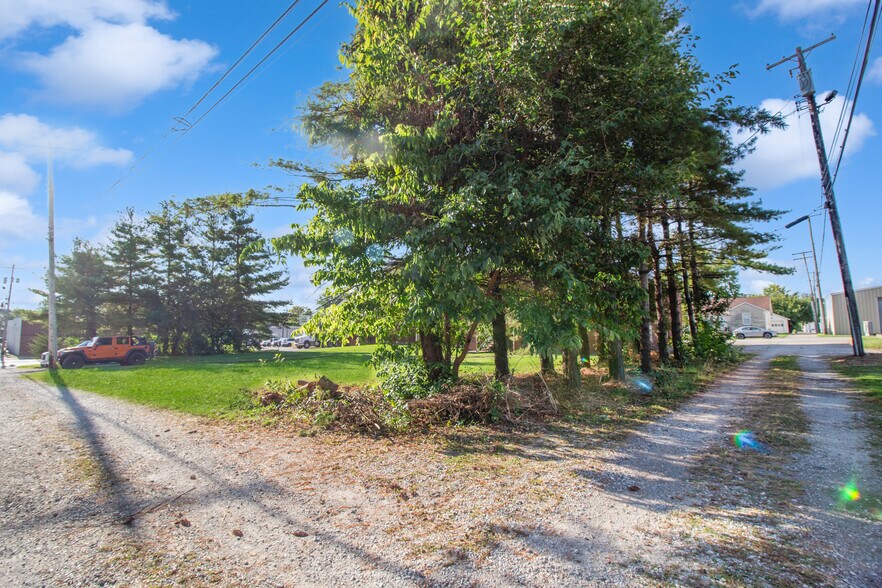 More Photos Of 220 S Main St, Brownstown Office For Sale