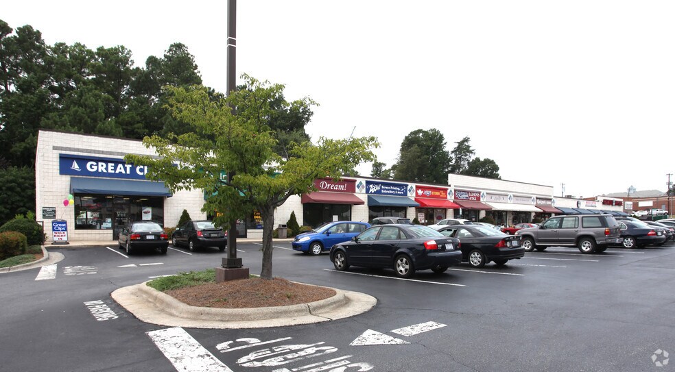 More Photos Of 2401-2403 Battleground Ave, Greensboro General Retail For Lease