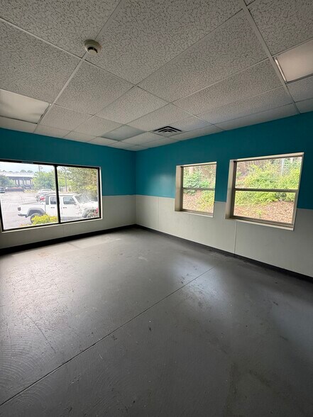 More Photos Of 3080 Sylvan Rd, Hapeville Auto Dealership For Lease