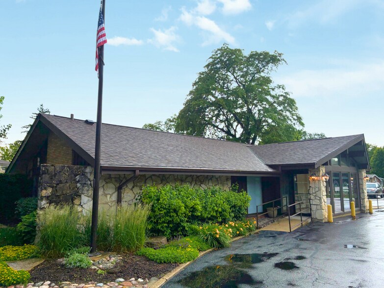 Primary Photo Of 6745 W 127th St, Palos Heights Office For Sale