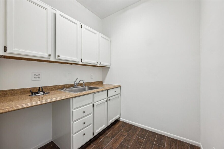 More Photos Of 10 Shawnee Dr, Watchung Medical For Lease