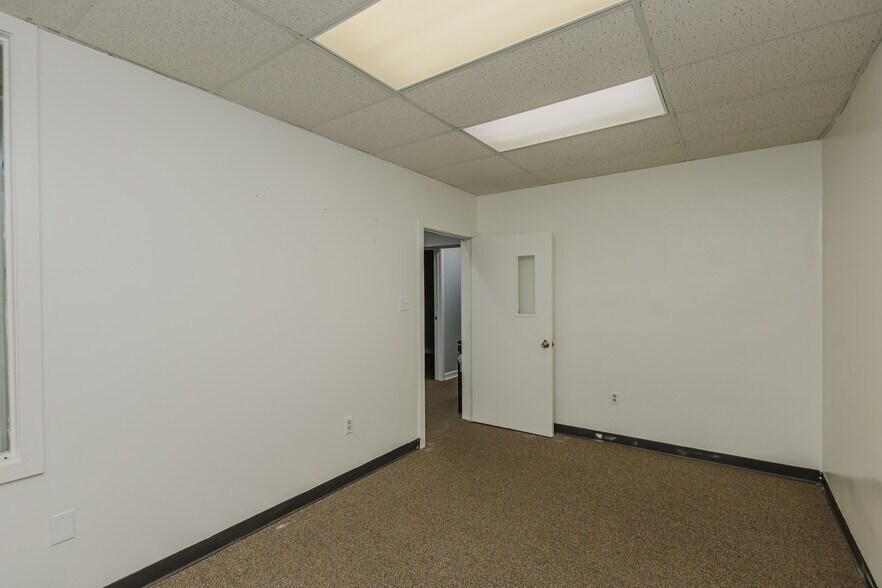 More Photos Of 724 N Main St, Newton Storefront For Sale