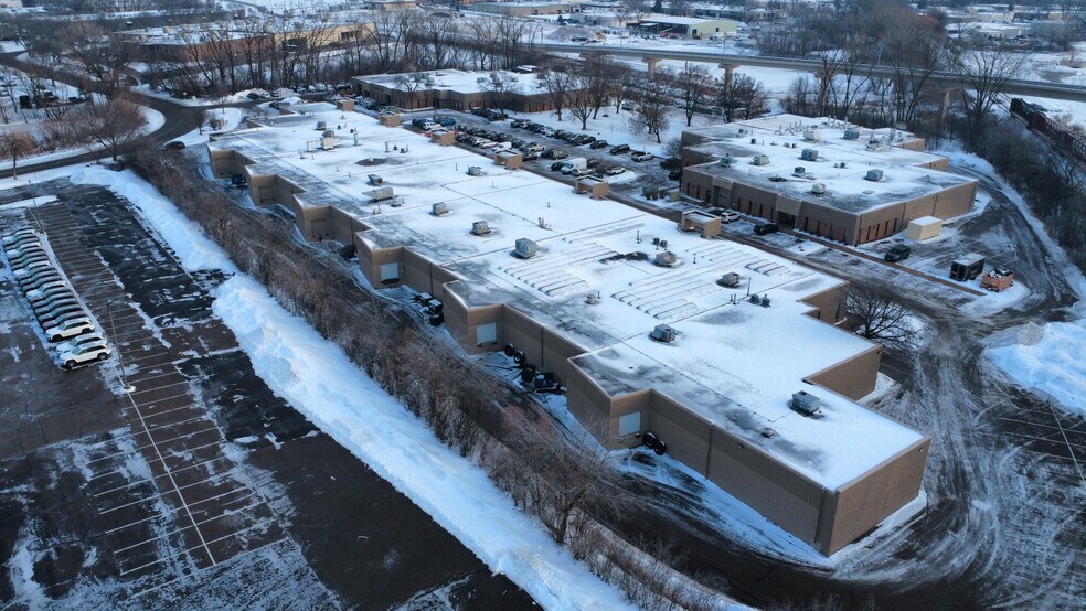 More Photos Of 11501-11555 K Tel Dr, Minnetonka Showroom For Lease