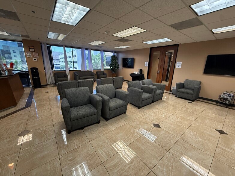 More Photos Of 202 E Earll Dr, Phoenix Medical For Sale