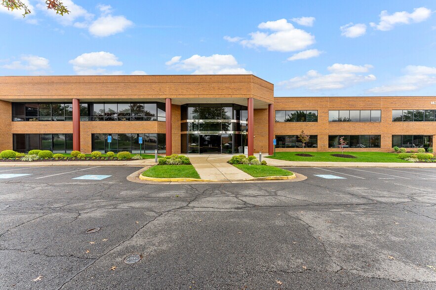 More Photos Of 14325 Willard Rd, Chantilly Office For Lease
