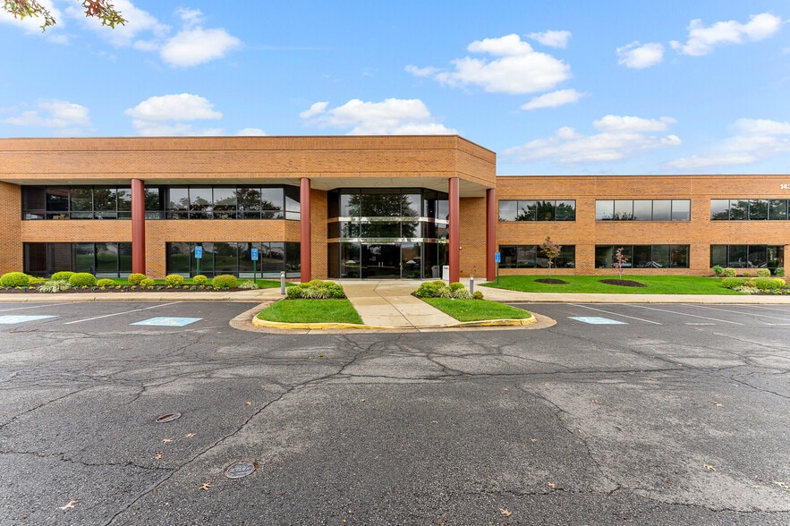 More Photos Of 14325 Willard Rd, Chantilly Office For Sale