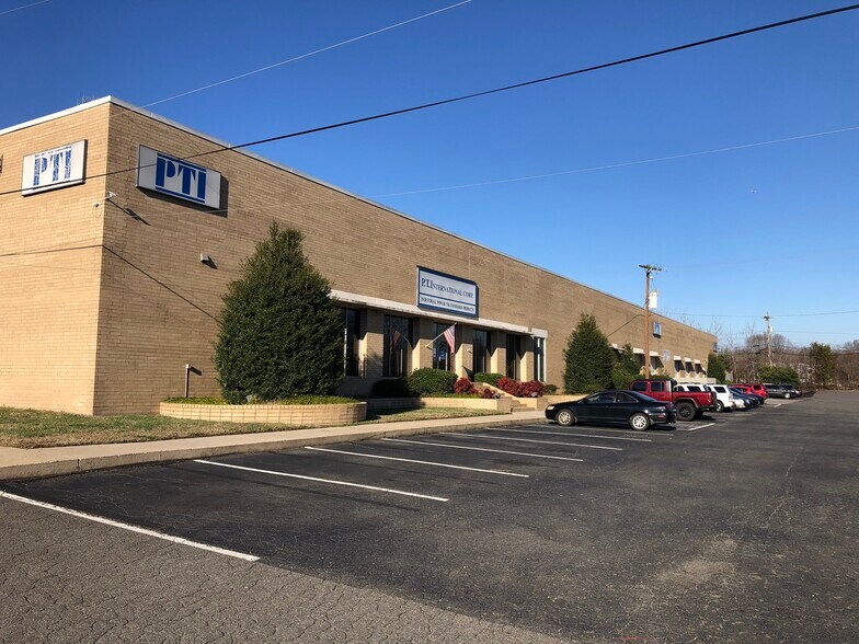 More Photos Of 1817 Westinghouse Blvd, Charlotte Warehouse For Lease