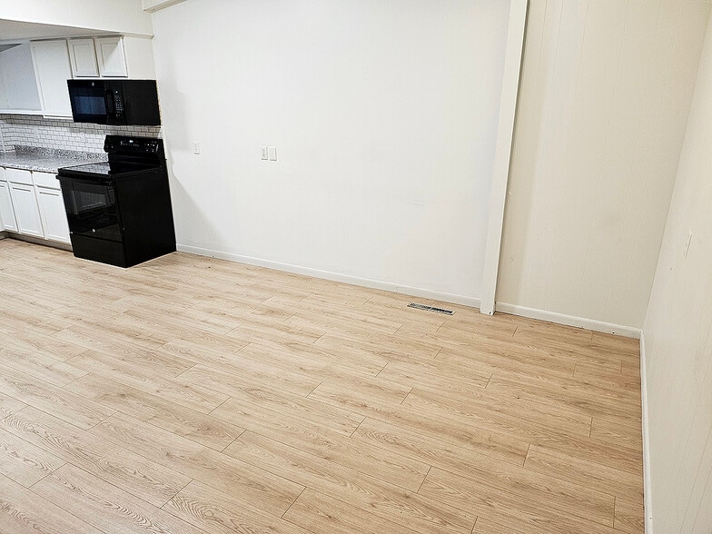 More Photos Of 540 S Main St, Galva Storefront Retail Residential For Sale