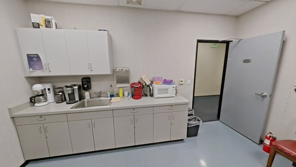 More Photos Of 2195 Larkspur Ln, Redding Office For Sale