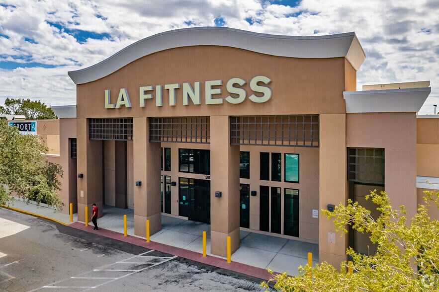 More Photos Of 35104 US Highway 19 N, Palm Harbor Unknown For Lease