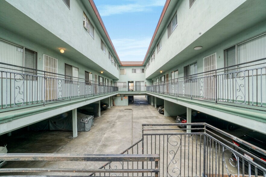 More Photos Of 11646 Birch Ave, Hawthorne Apartments For Sale