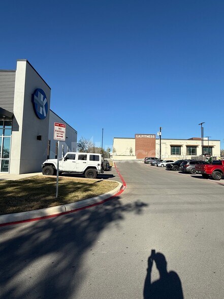 More Photos Of 9955 Braun Rd, Helotes Medical For Sale