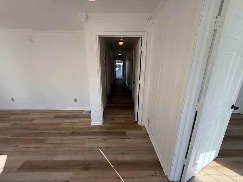 More Photos Of 458 Locust St, Middletown Office For Lease