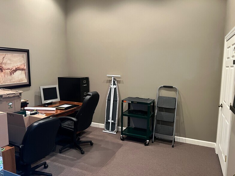 More Photos Of 127 W Taylor St, Grant Park Multifamily For Sale