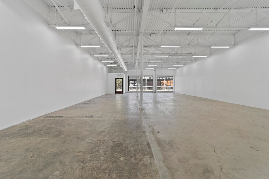 More Photos Of 136 Glass St, Dallas Storefront For Lease