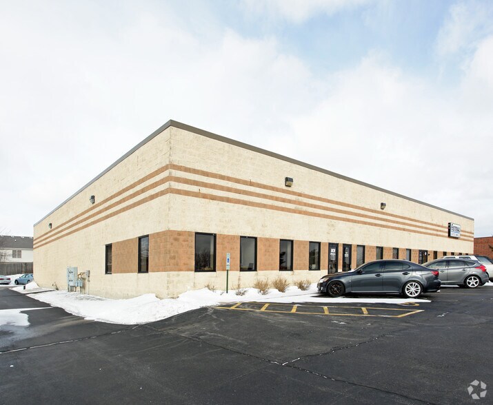 Primary Photo Of 4N270-4N274 84 Ct, Hanover Park Warehouse For Lease