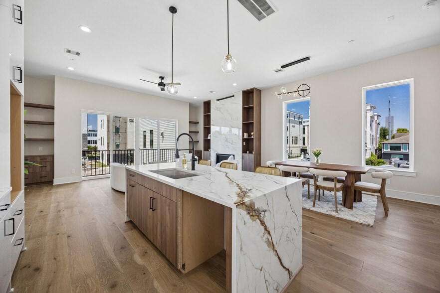 More Photos Of 5821 Winsome Ln, Houston Apartments For Sale