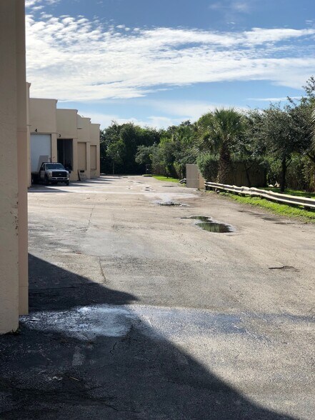 More Photos Of 2400 W Copans Rd, Pompano Beach Showroom For Lease