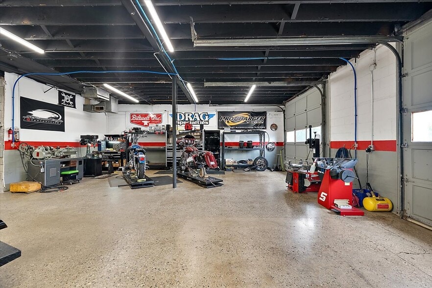 More Photos Of 1357 S Gratiot Ave, Clinton Township Showroom For Sale