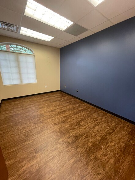 More Photos Of 6911 N FM 620, Austin Storefront Retail Office For Lease