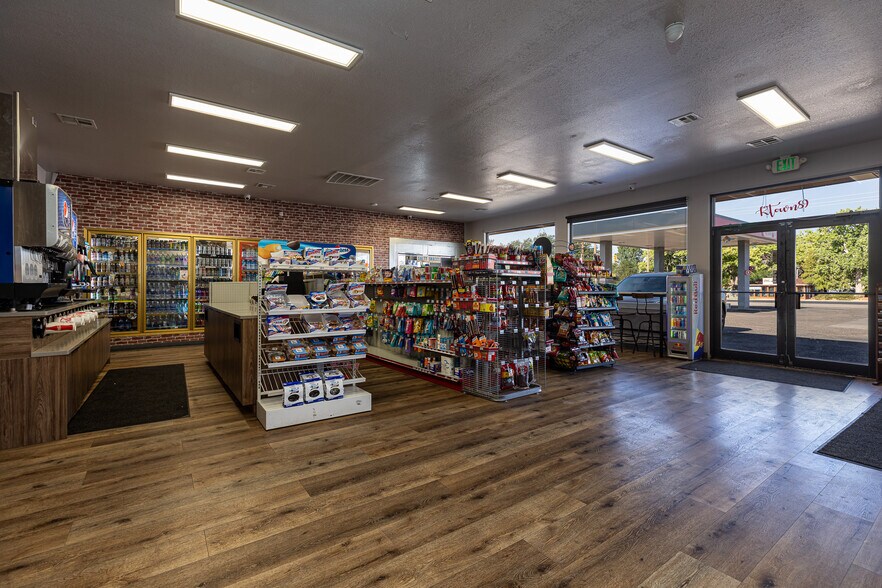 More Photos Of 1055 S Highway 89a, Kanab Service Station For Sale