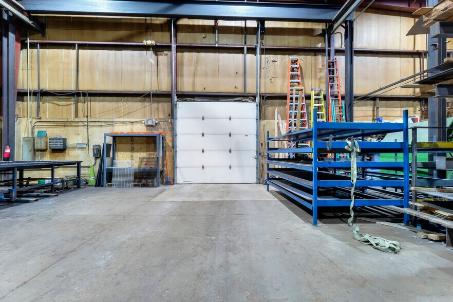 More Photos Of 722 Ketcham St, Indianapolis Warehouse For Sale