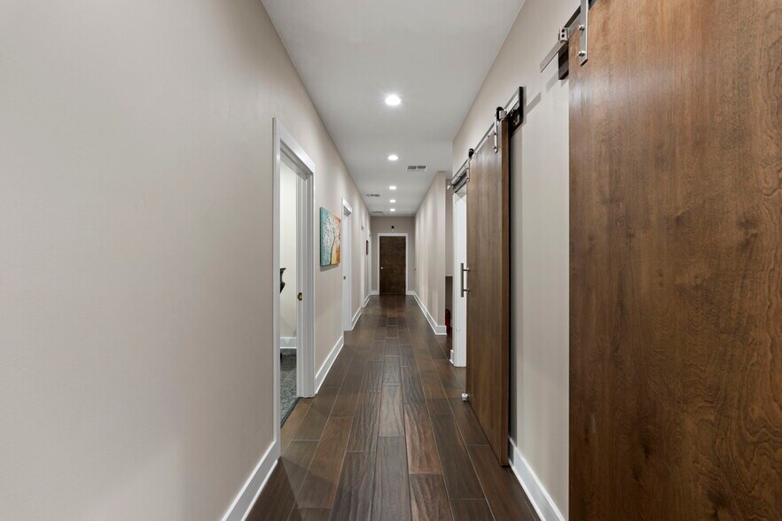More Photos Of 9518 Tioga Dr, San Antonio Office For Sale