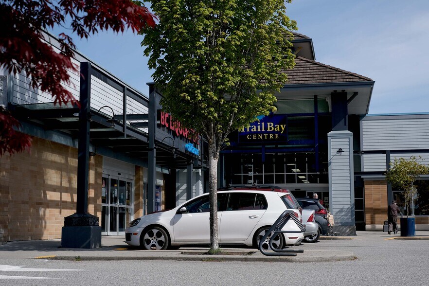 More Photos Of 5755 Cowrie St, Sechelt Storefront For Lease