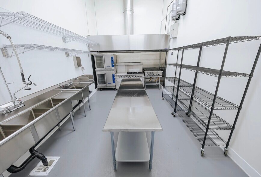 More Photos Of 17290 Newhope St, Fountain Valley Food Processing For Lease