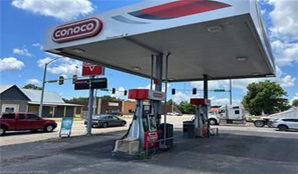 More Photos Of 523 W Cherokee Ave, Sallisaw Convenience Store For Sale