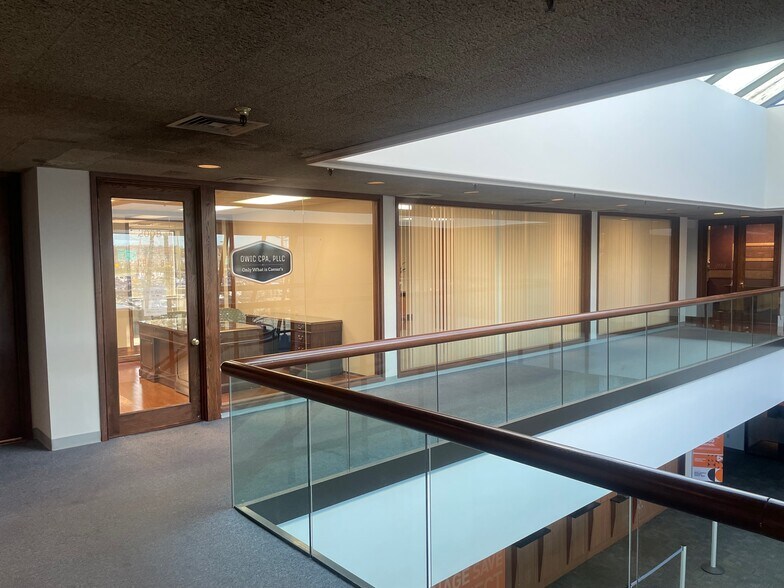 More Photos Of 2216 Dixie Hwy, Fort Mitchell Loft Creative Space For Lease