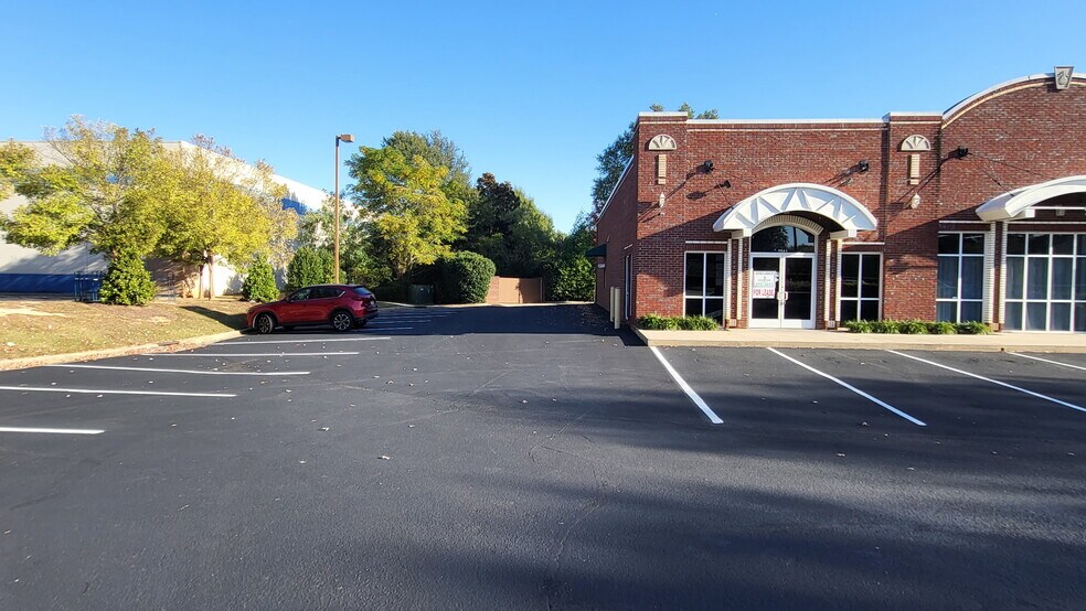 More Photos Of 1054 E Butler Rd, Greenville Storefront Retail Office For Lease