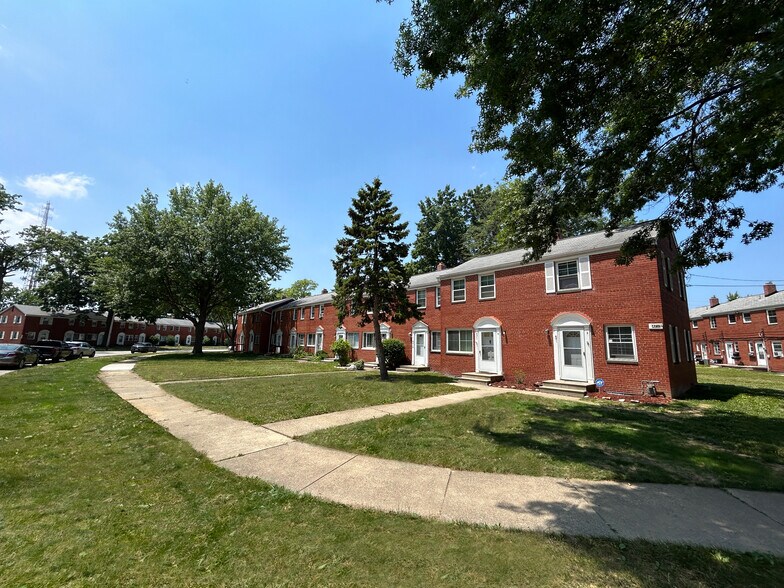 More Photos Of 430 Kenwood Dr, Euclid Apartments For Sale