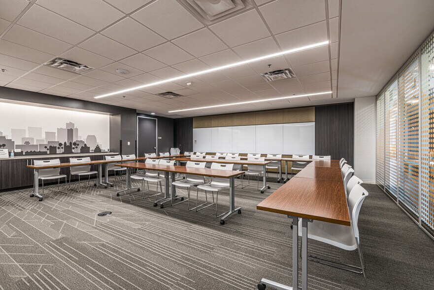 More Photos Of 111 W Monroe St, Phoenix Office Residential For Lease