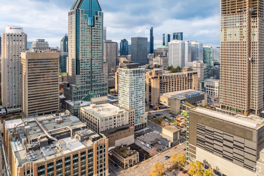 More Photos Of 950 Rue Saint-Antoine O, Montréal Apartments For Lease