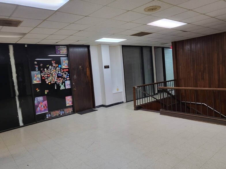 More Photos Of 7400 Harwin Dr, Houston Office For Sale