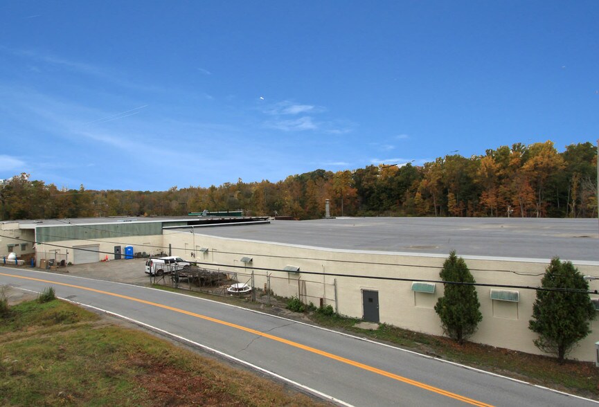 More Photos Of 112 Forge Hill Rd, New Windsor Township Warehouse For Lease