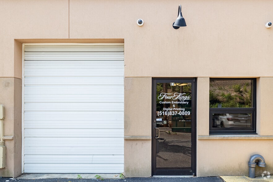 More Photos Of 41-75 Heisser Ct, Farmingdale Warehouse For Lease