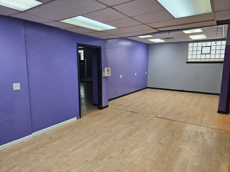 More Photos Of 220 Ashland St S, Cambridge Storefront Retail Office For Lease