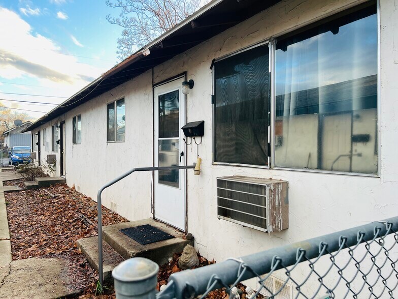 More Photos Of 1518-1520 Roosevelt Ave, Yakima Apartments For Sale