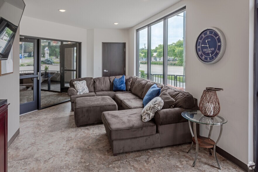 More Photos Of 1935 2nd St SW, Rochester Apartments For Sale
