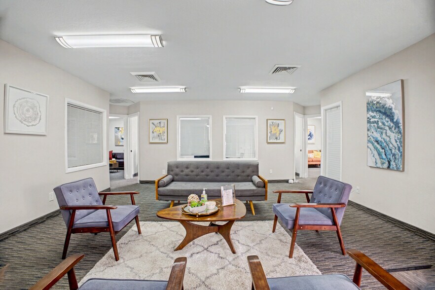 More Photos Of 555 W University Dr, Mesa Office For Lease